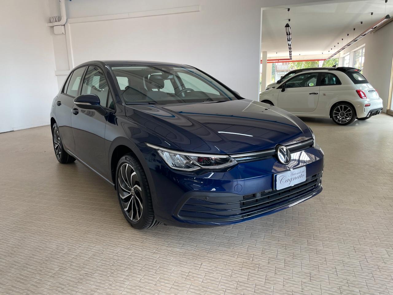 Volkswagen Golf 1.0 eTSI EVO DSG Life Cerchi17 Luci ambient