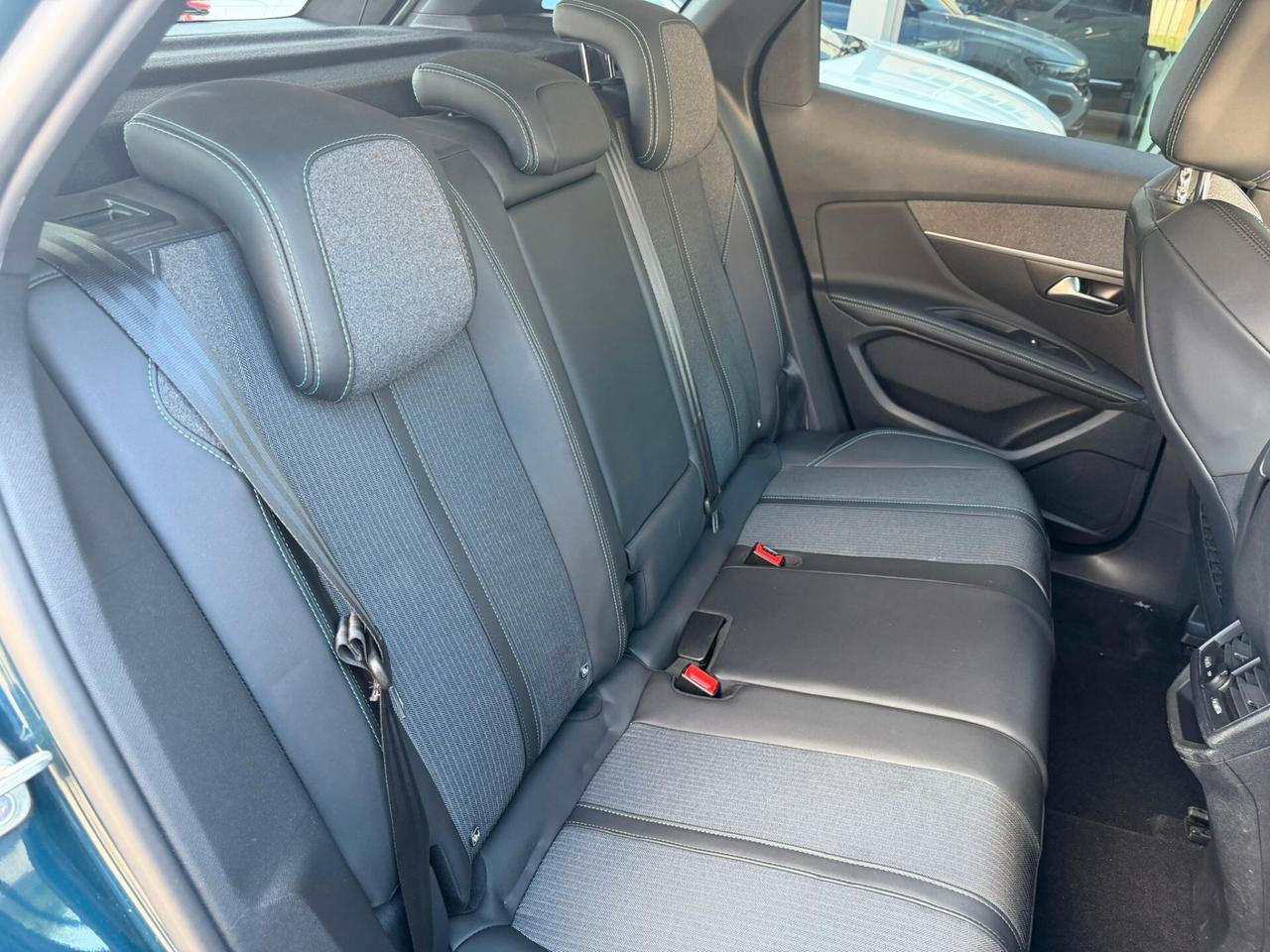 Peugeot 3008 1.5 BlueHDi 130 EAT8 Allure Pack