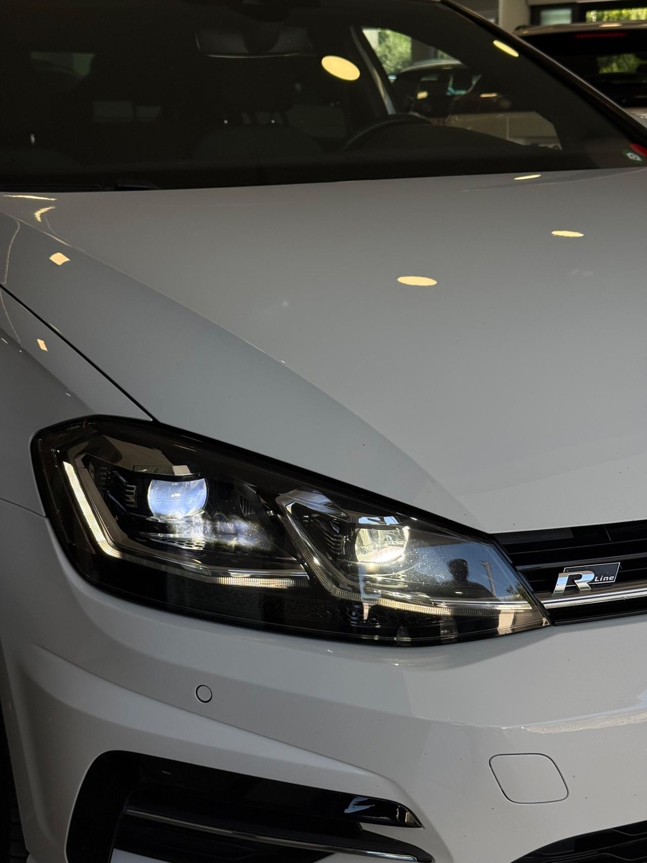 Volkswagen Golf 2.0 TDI DSG 5p R-LINE Highline BlueMotion Technology
