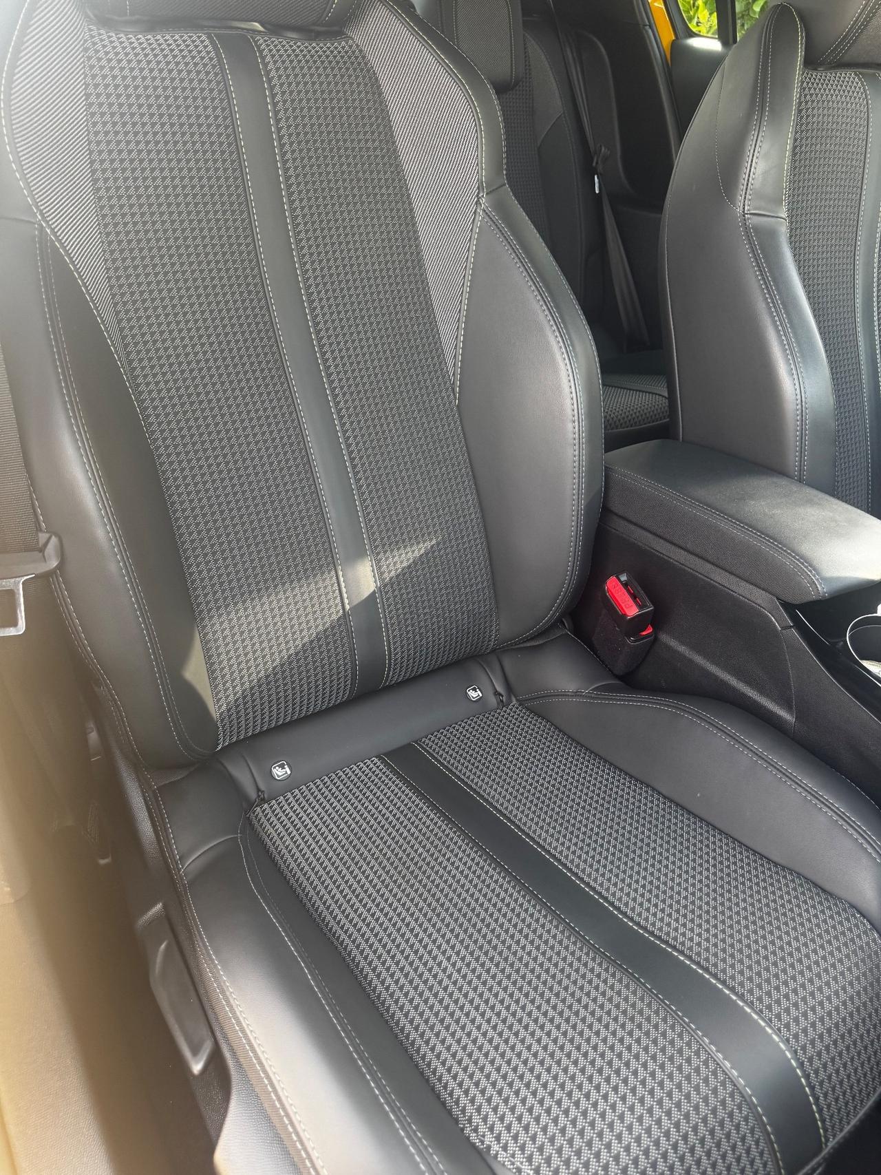 Peugeot 208 motore elettrico 136 CV 5 porte GT Pack