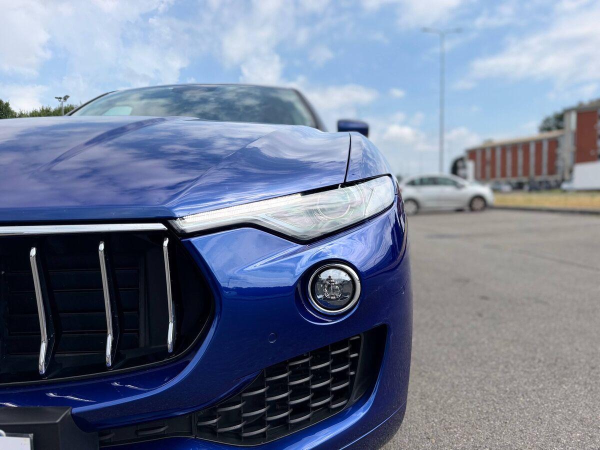 Maserati Levante 3.0 V6 275cv auto