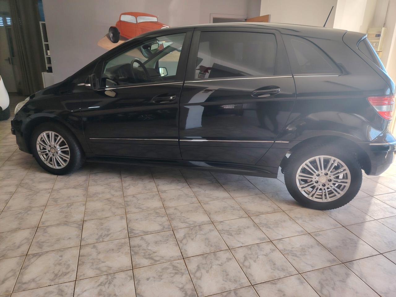 Mercedes-benz B 180 B 200 NGD Executive