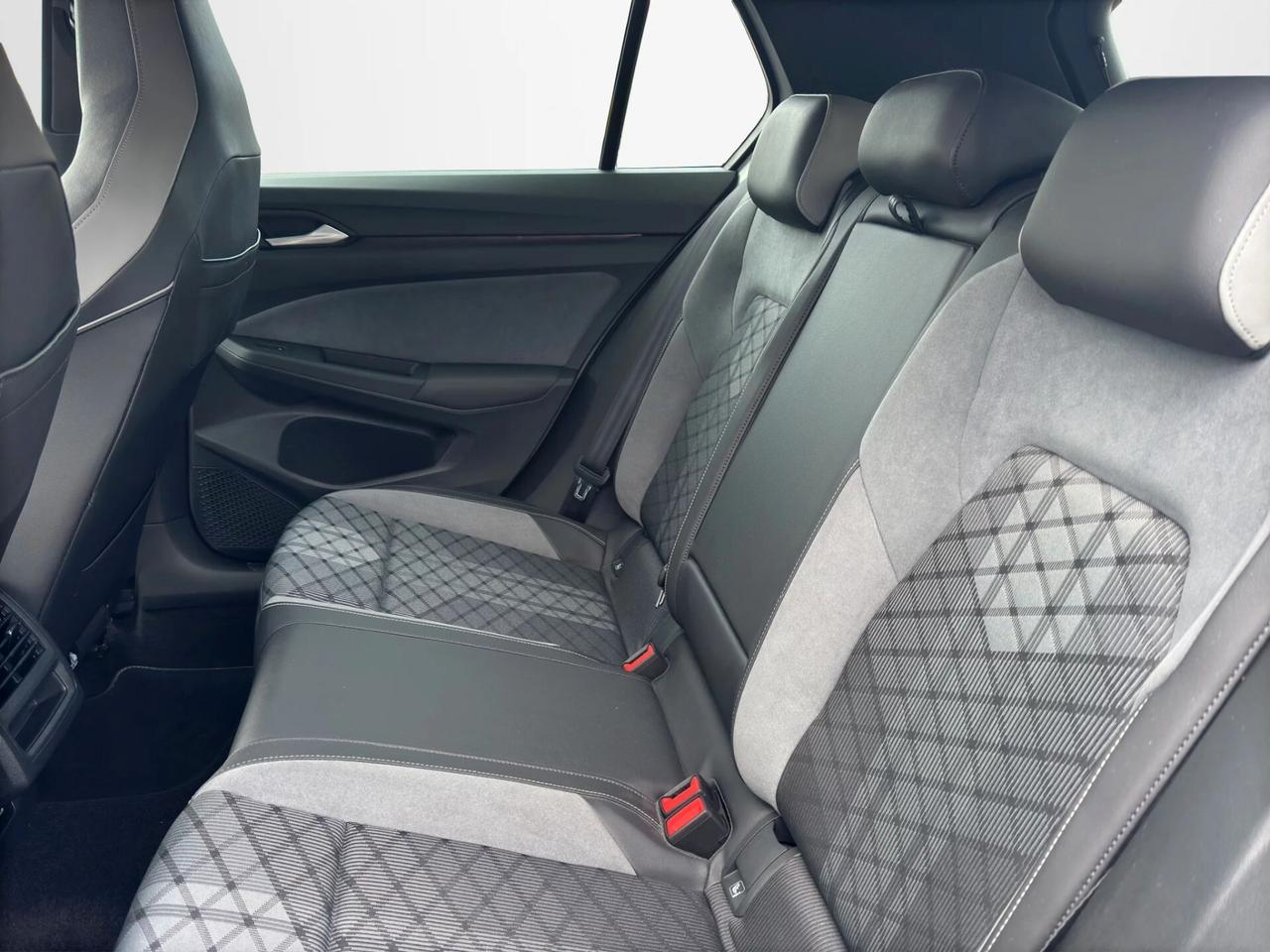 Volkswagen Golf 2.0 TDI 150 CV DSG SCR R-Line