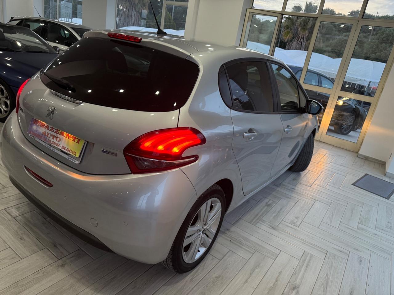 Peugeot 208 1.2 VTI 82 5P Allure STYLE+NAVI/LED2017