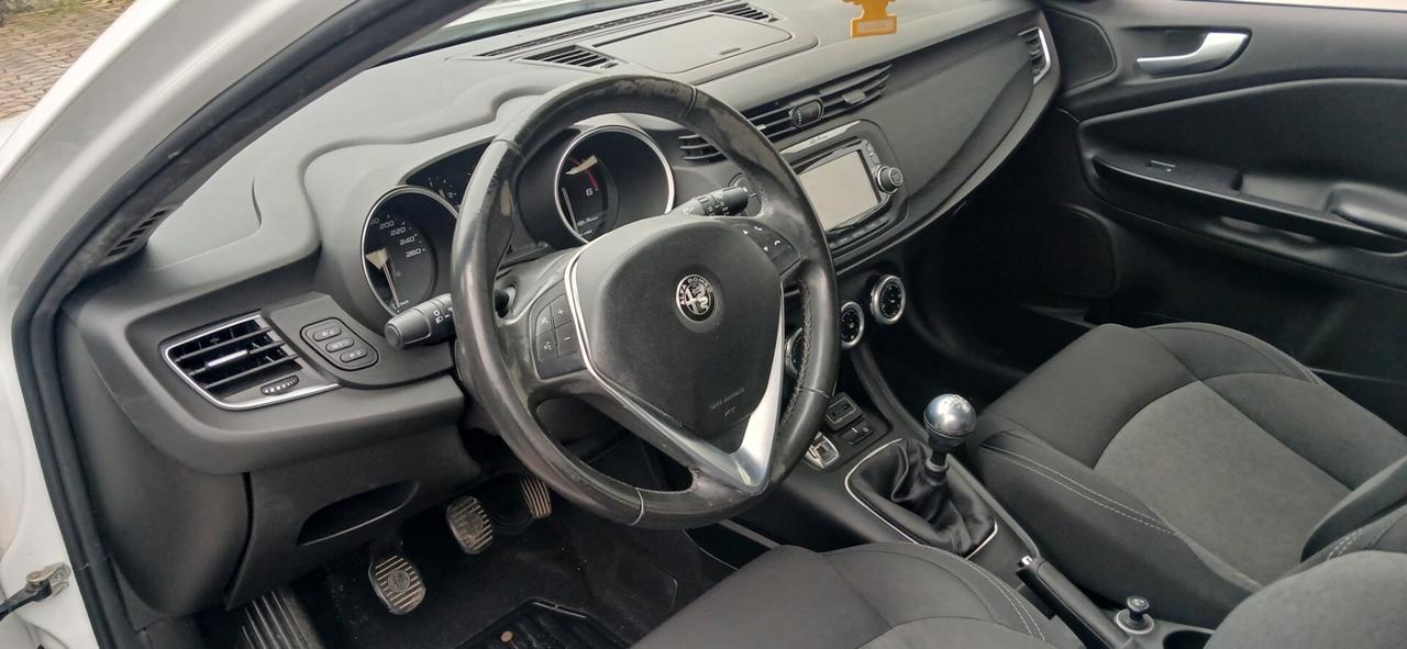 Alfa Romeo Giulietta 1.6 JTDm 120 CV neopatentati