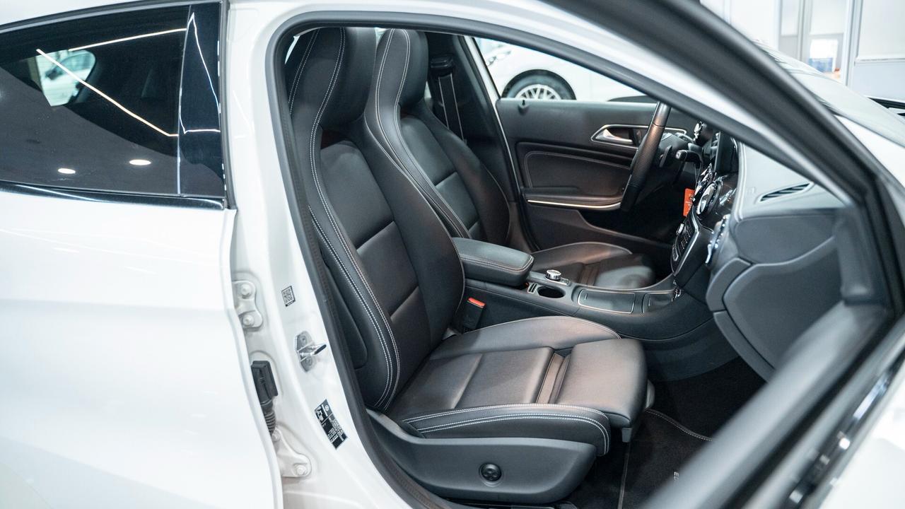 Mercedes-benz GLA 200 D NIGHT EDITION AUTO TETTO CARBONIO NAVI PELLE FULL OPTIONAL