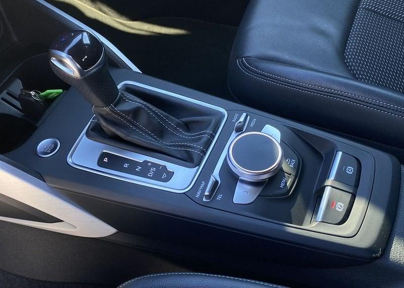 Audi Q2 S Line interno ed esterno 2.0 TDI 150CV s-tronic 35