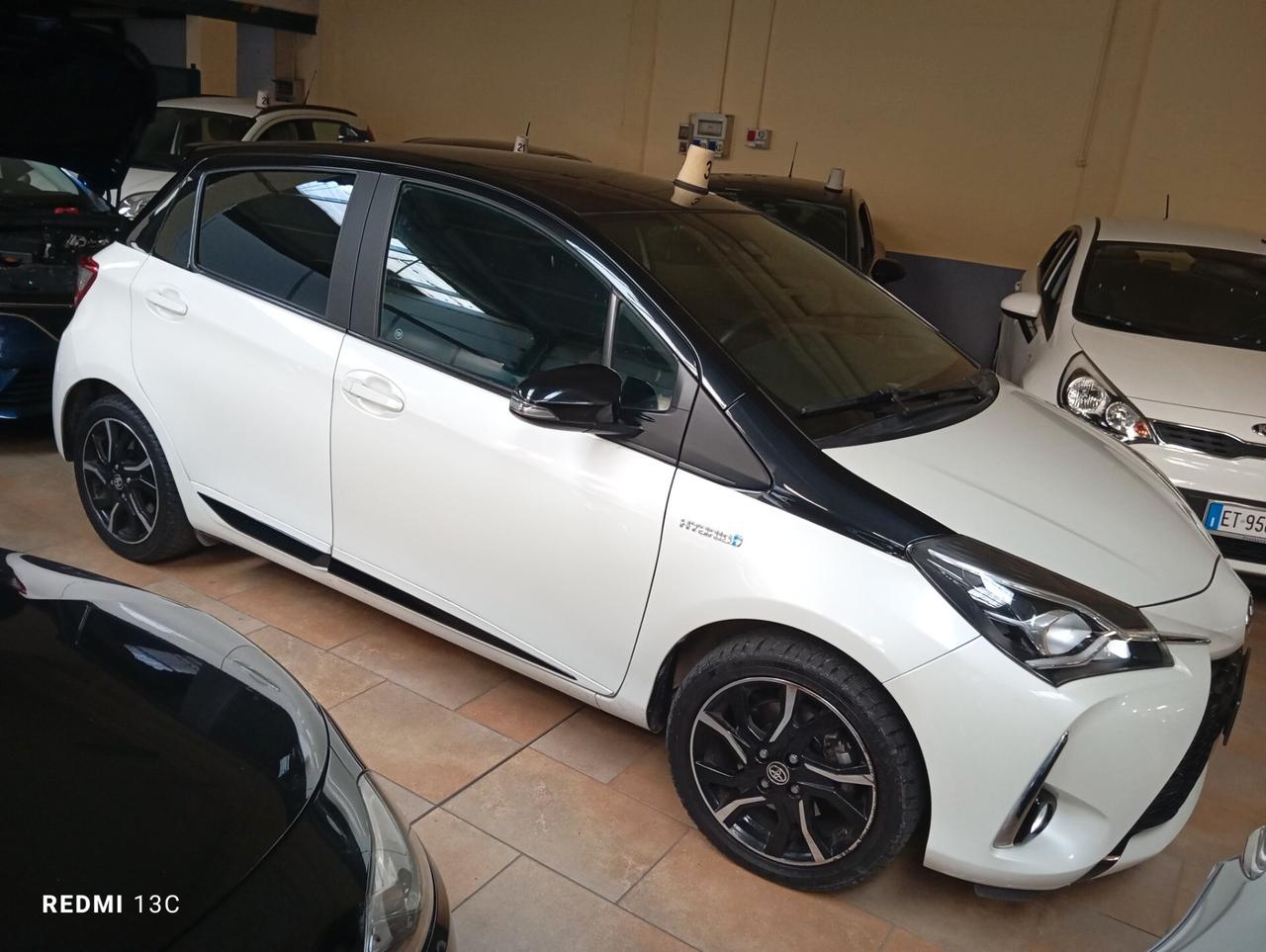 Toyota Yaris 1.5 White edition HYBRID permute