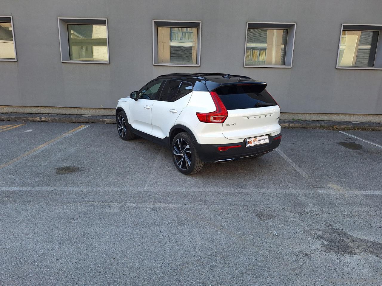 VOLVO XC40 D4 AWD R-design TETTO TAGLIANDI VOLVO UFF 360