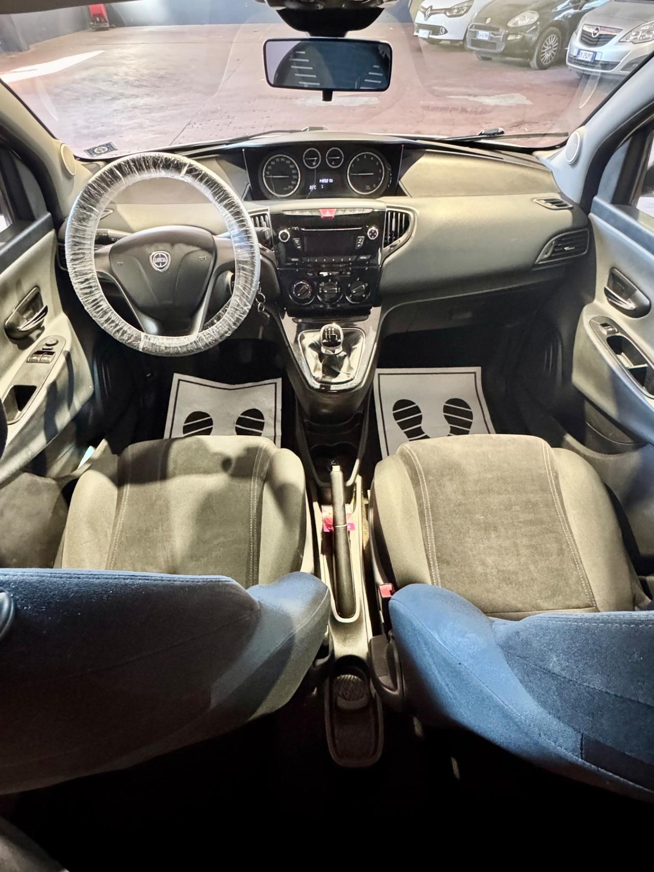 Lancia Ypsilon 1.2 69 CV 5 porte S&S Silver
