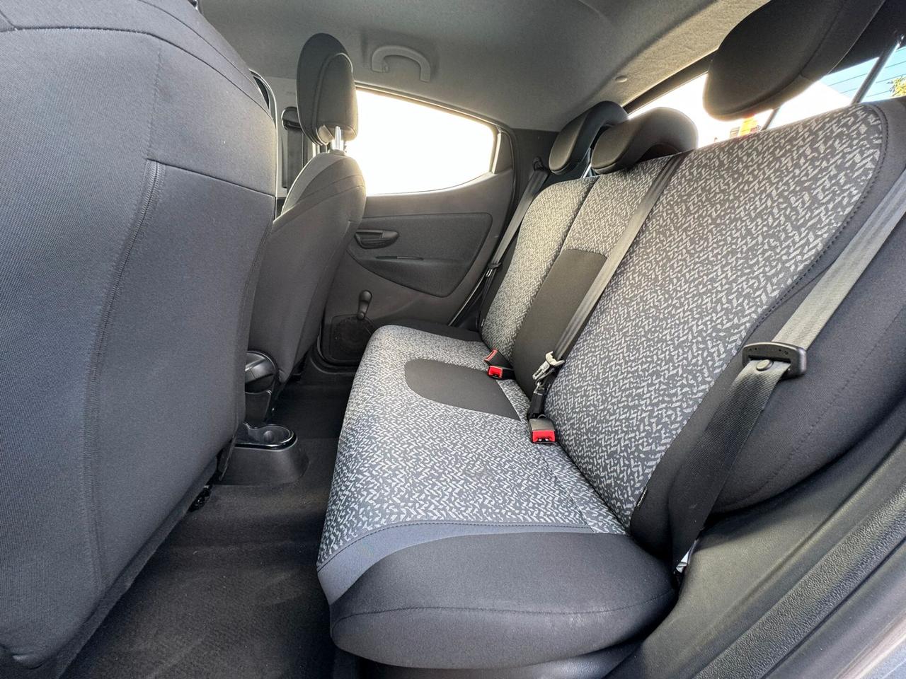 Lancia Ypsilon 1.0 FireFly 70cv Hybrid Silver