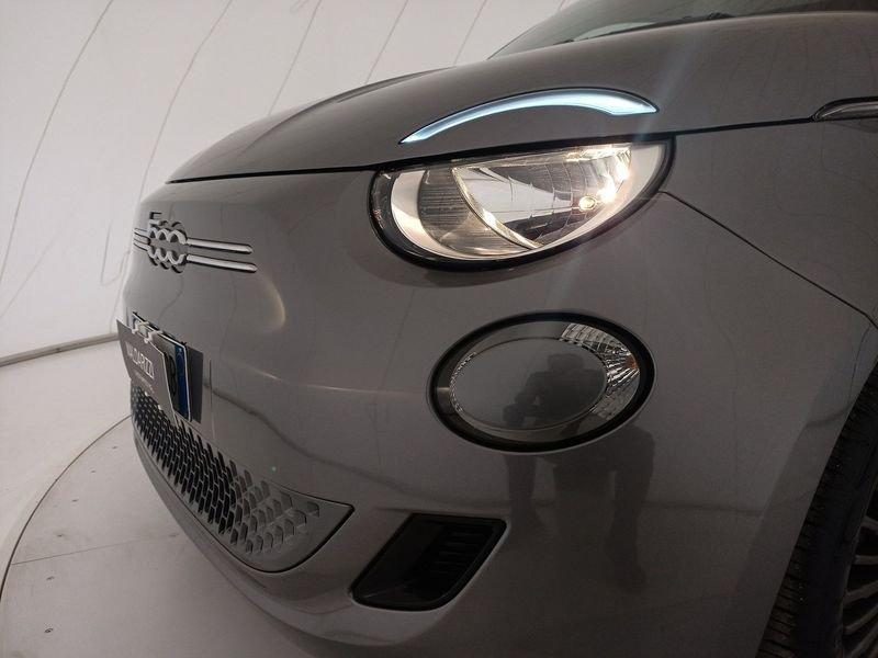 FIAT 500e 42 kWh Icon +