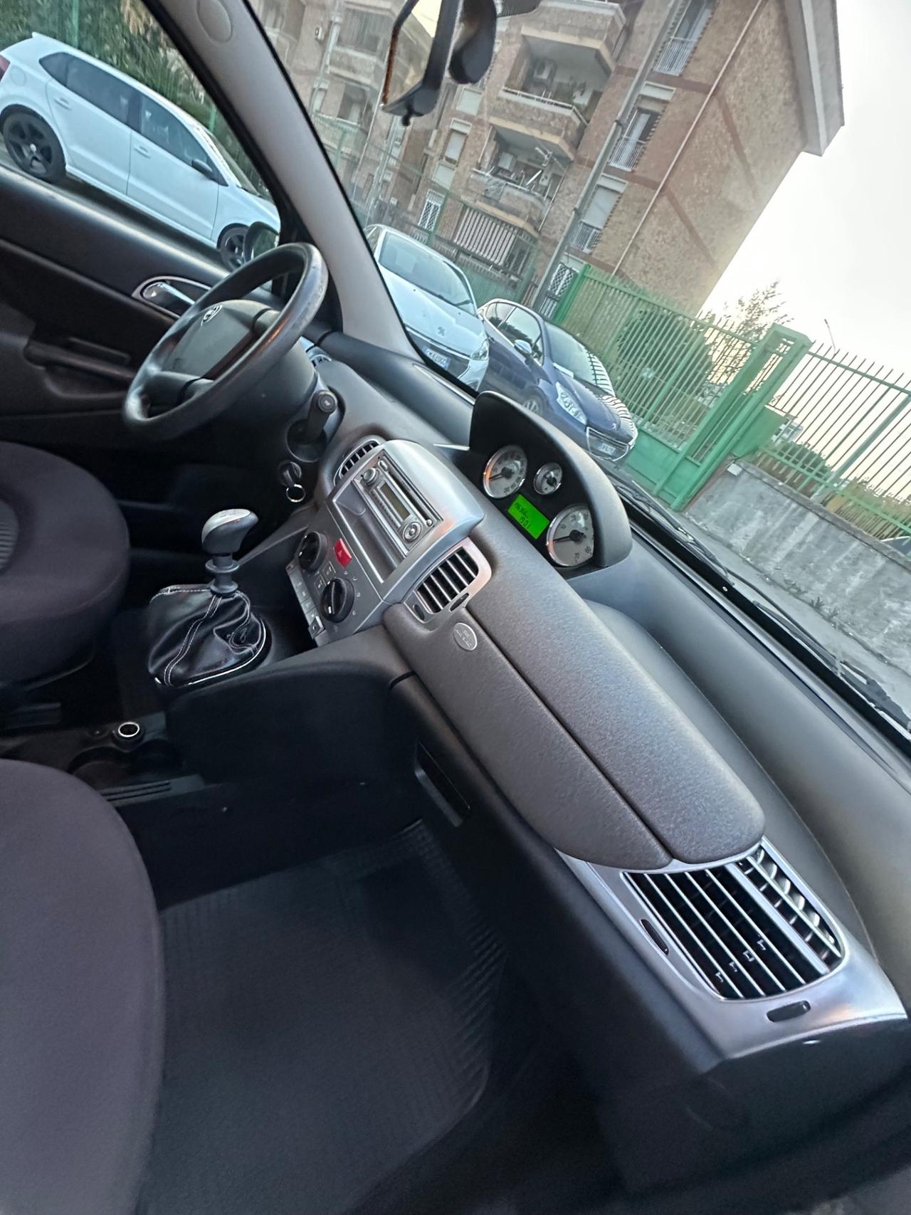 Lancia Ypsilon 1.4 Platino Ecochic GPL