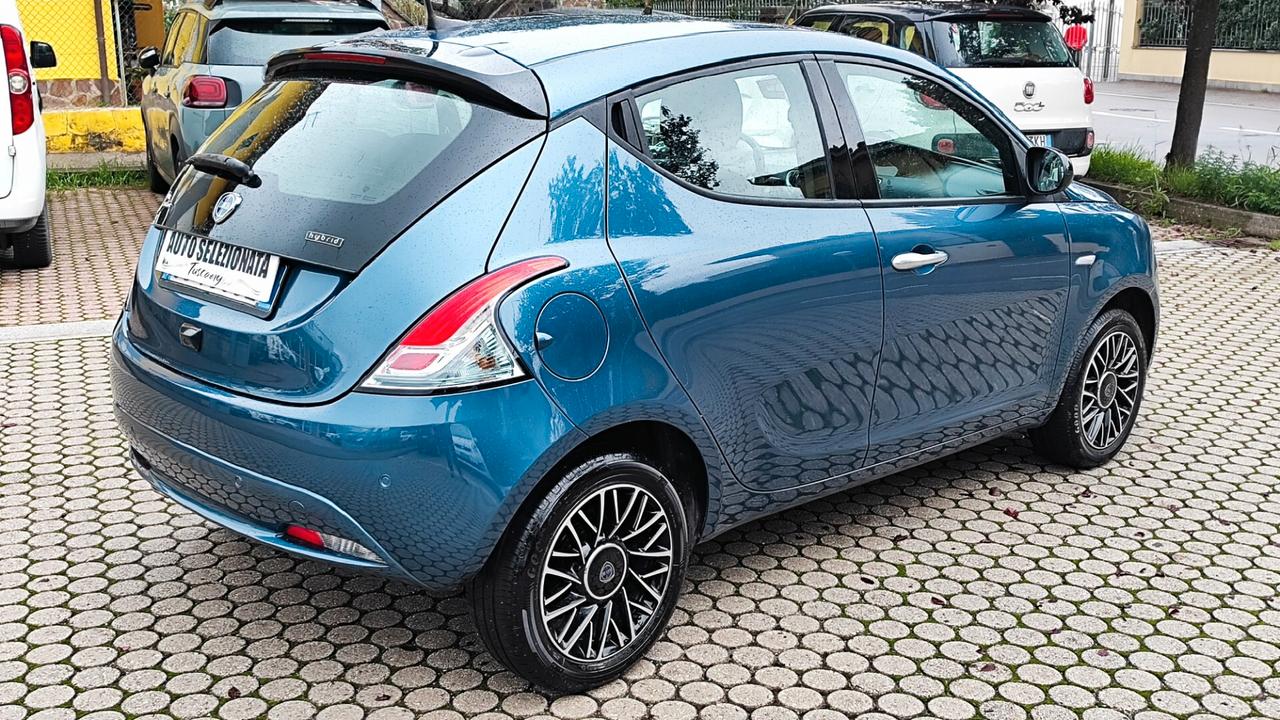 Lancia Ypsilon 1.0 FireFly 5 porte S&S Hybrid Silver Plus