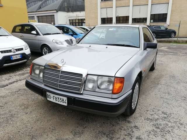 MERCEDES-BENZ 200 CE Coup��