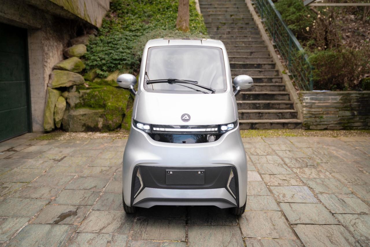 Scooter elettrico cabinato SENZA PATENTE