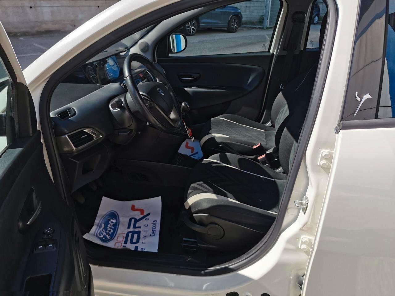 Lancia Ypsilon 1.2 70cv 5 p. Gold