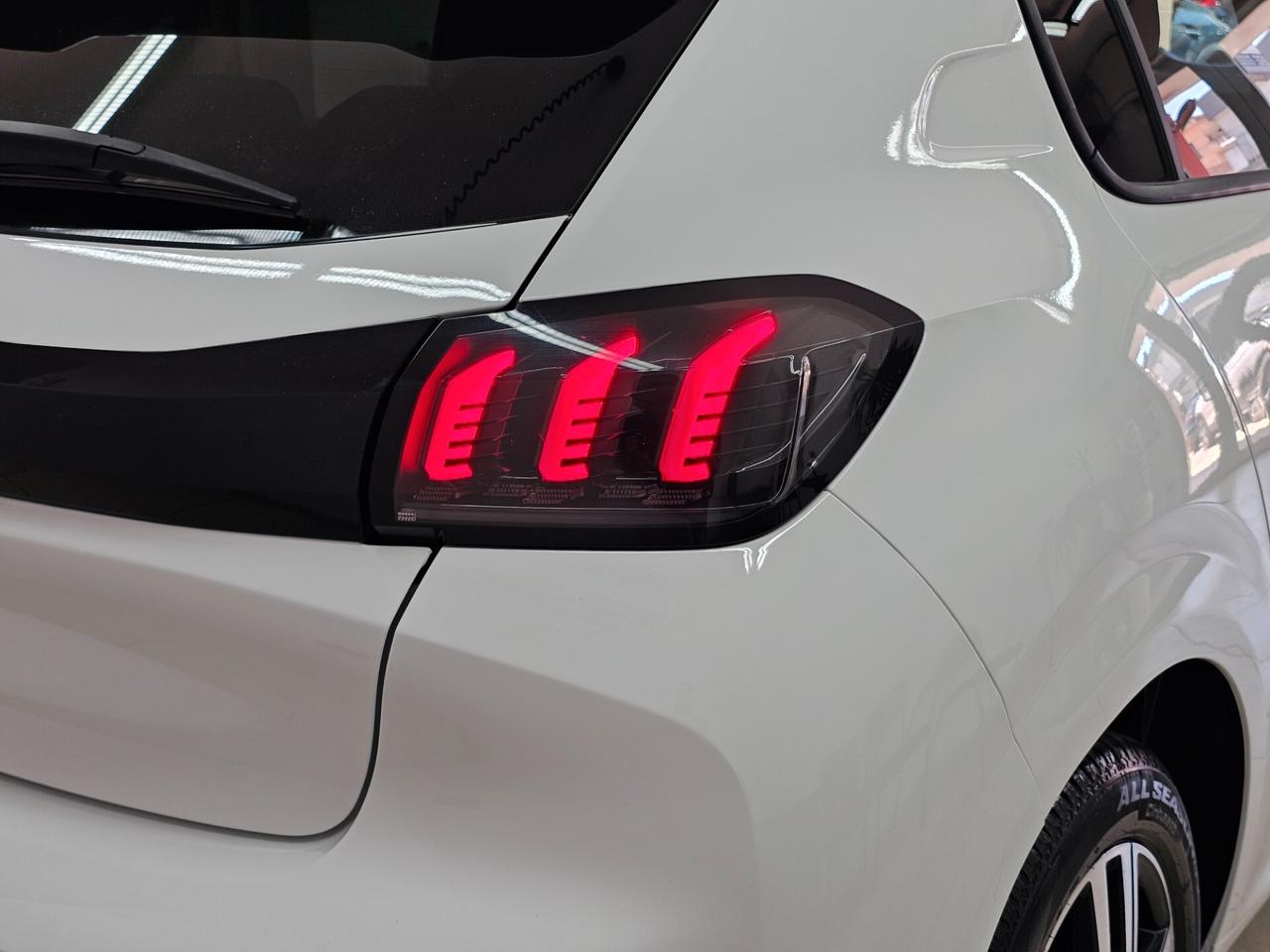 PEUGEOT 208 PURETECH 100cv EAT8 S&S ALLURE