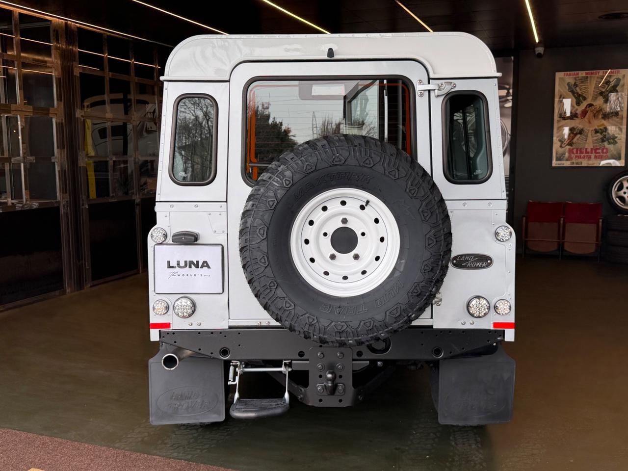 Land Rover Defender 110 2.4 TD4 Station Wagon SE