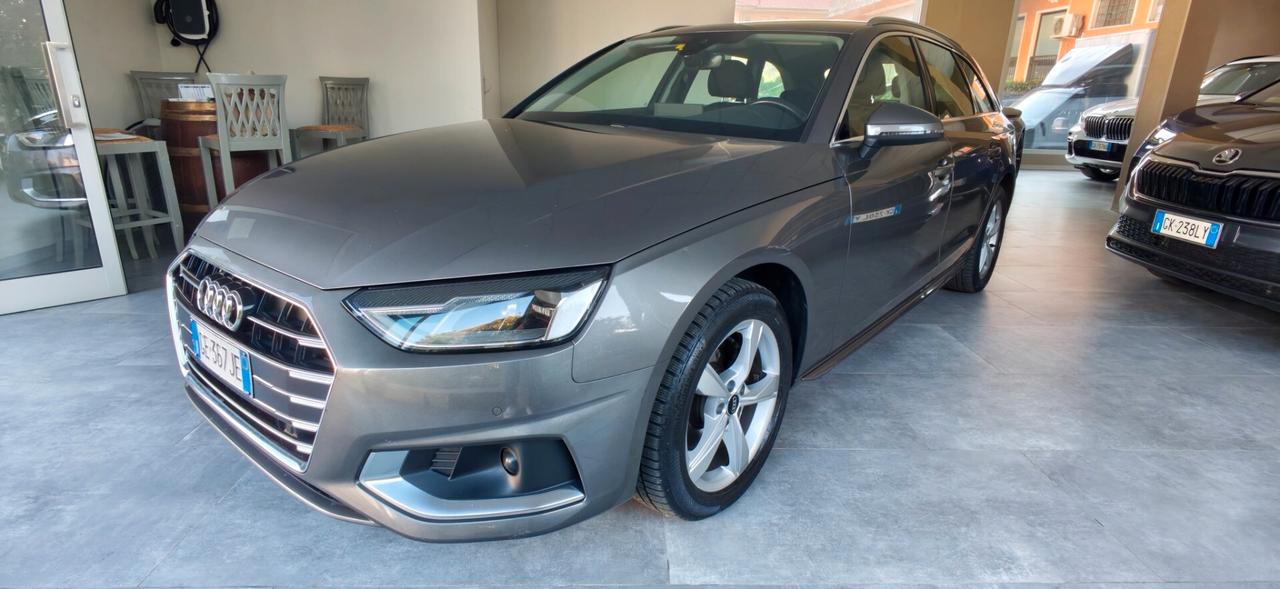 Audi A4 Avant 30 TDI/136 CV S tronic