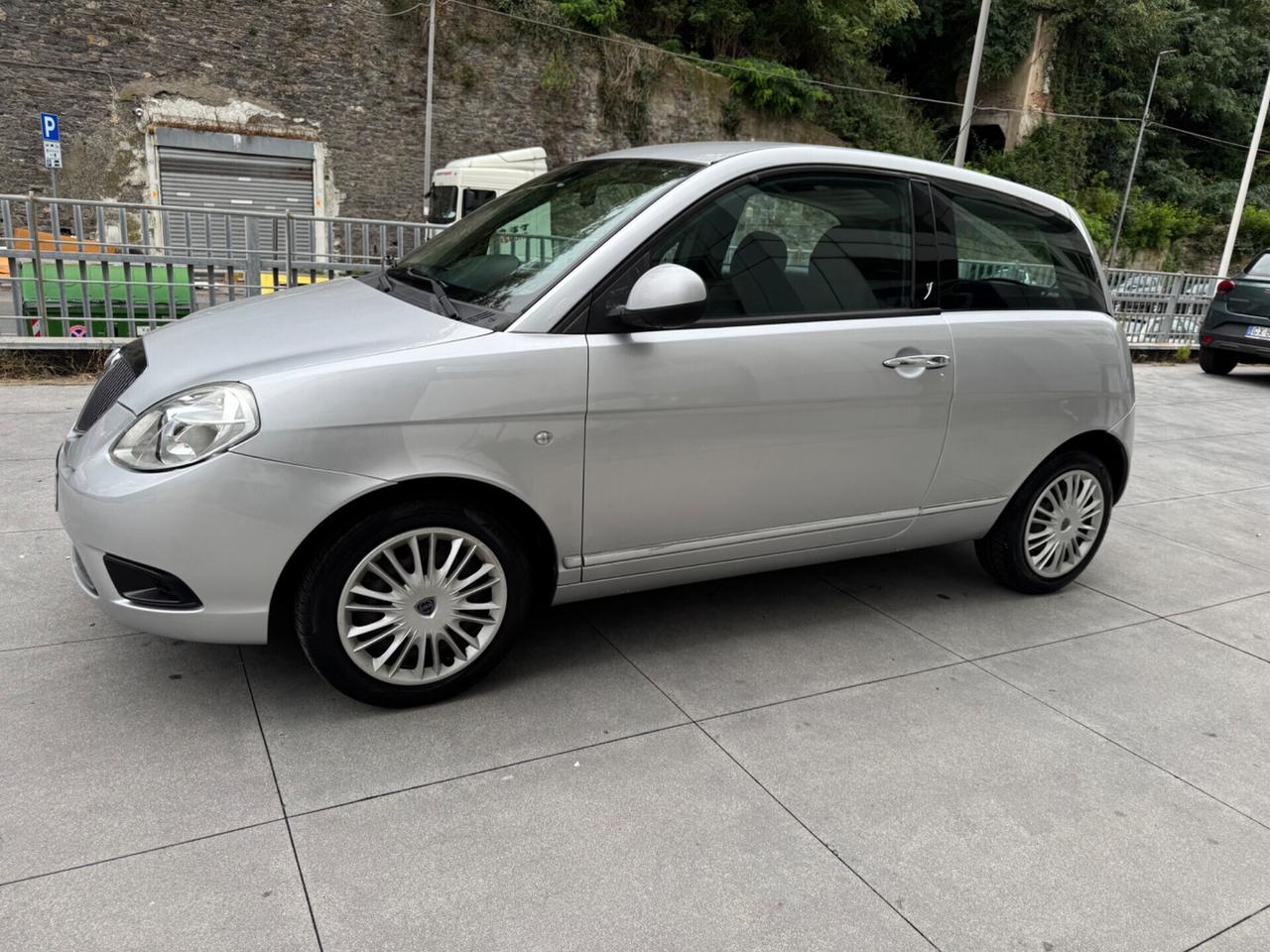 LANCIA YPSILON 1.2 NEOPATENTATI KM 43 MILA !!