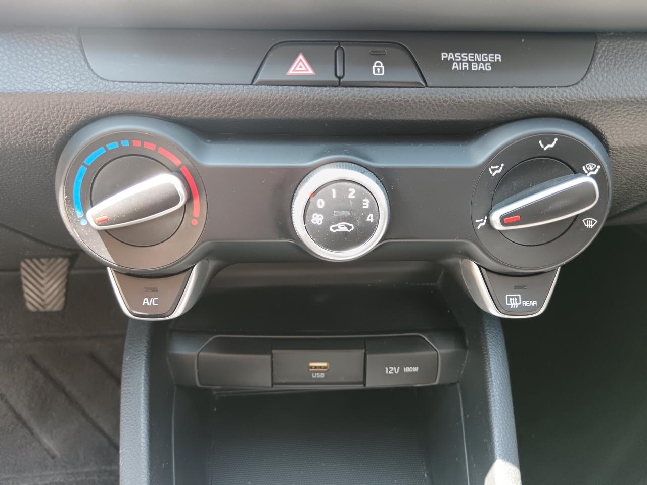 Kia Stonic 1.2 DPI 84CV RETROCAMERA CARPLAY