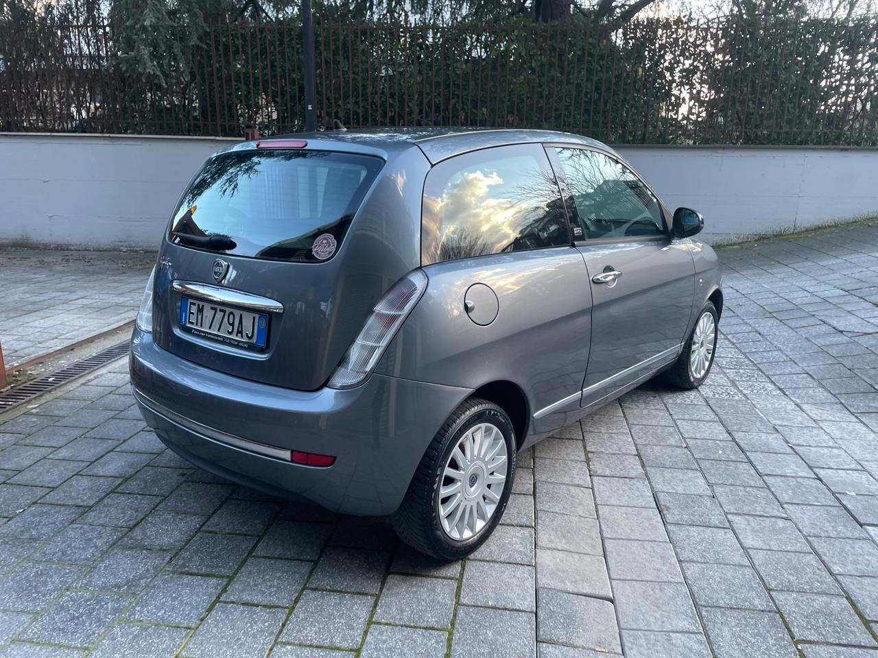 Lancia Ypsilon 1.3 MJT 75 CV Unyca