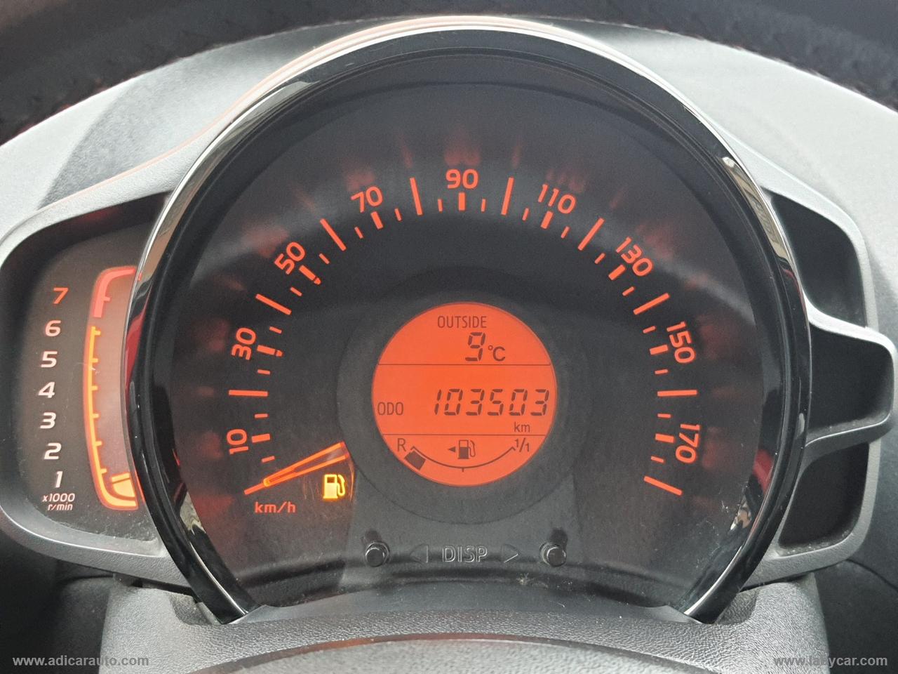 TOYOTA Aygo 1.0 VVT-i 69 CV 5p. x-cool TSS