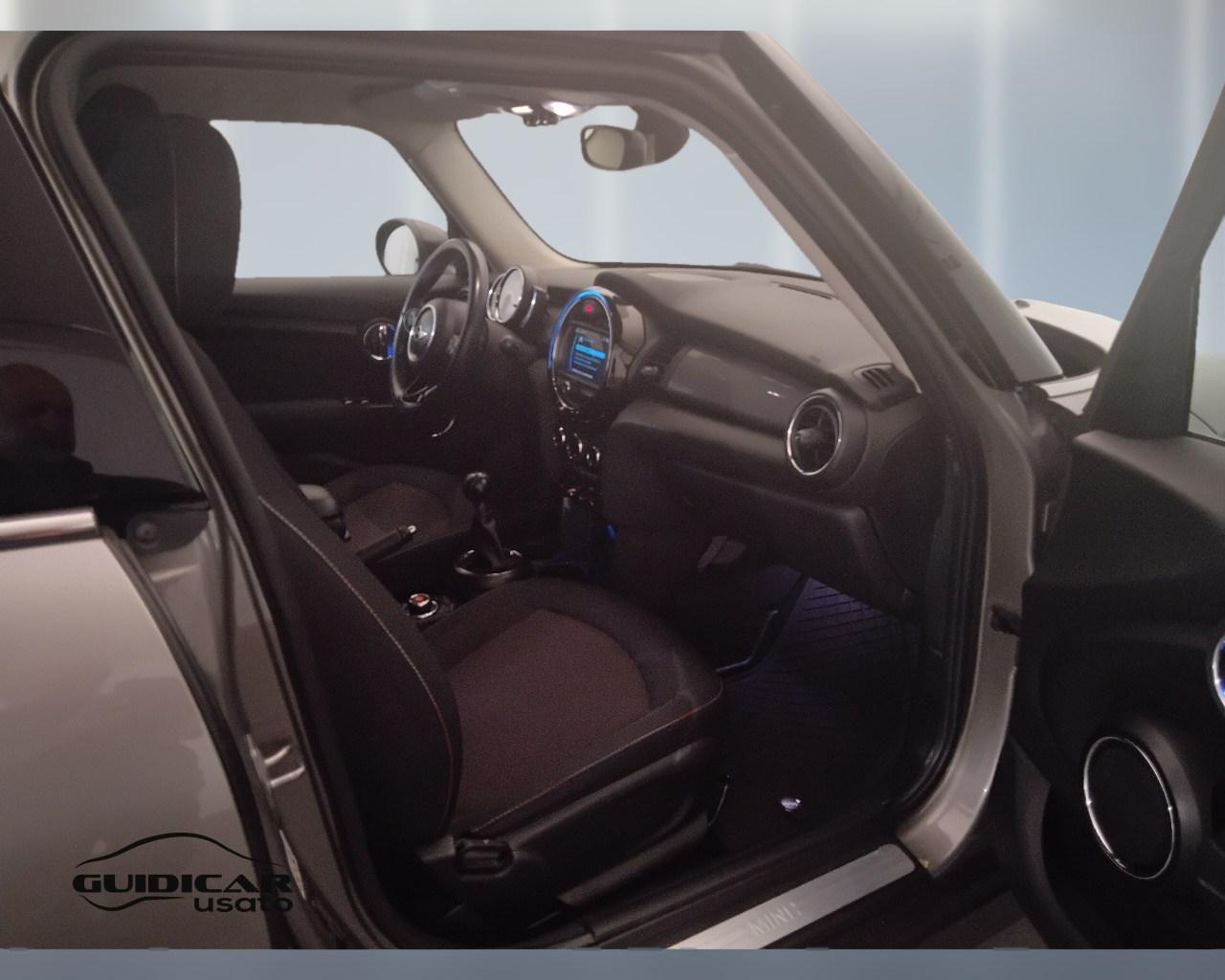 MINI Mini IV F55 2018 5p - Mini 5p 1.5 Cooper D Business XL