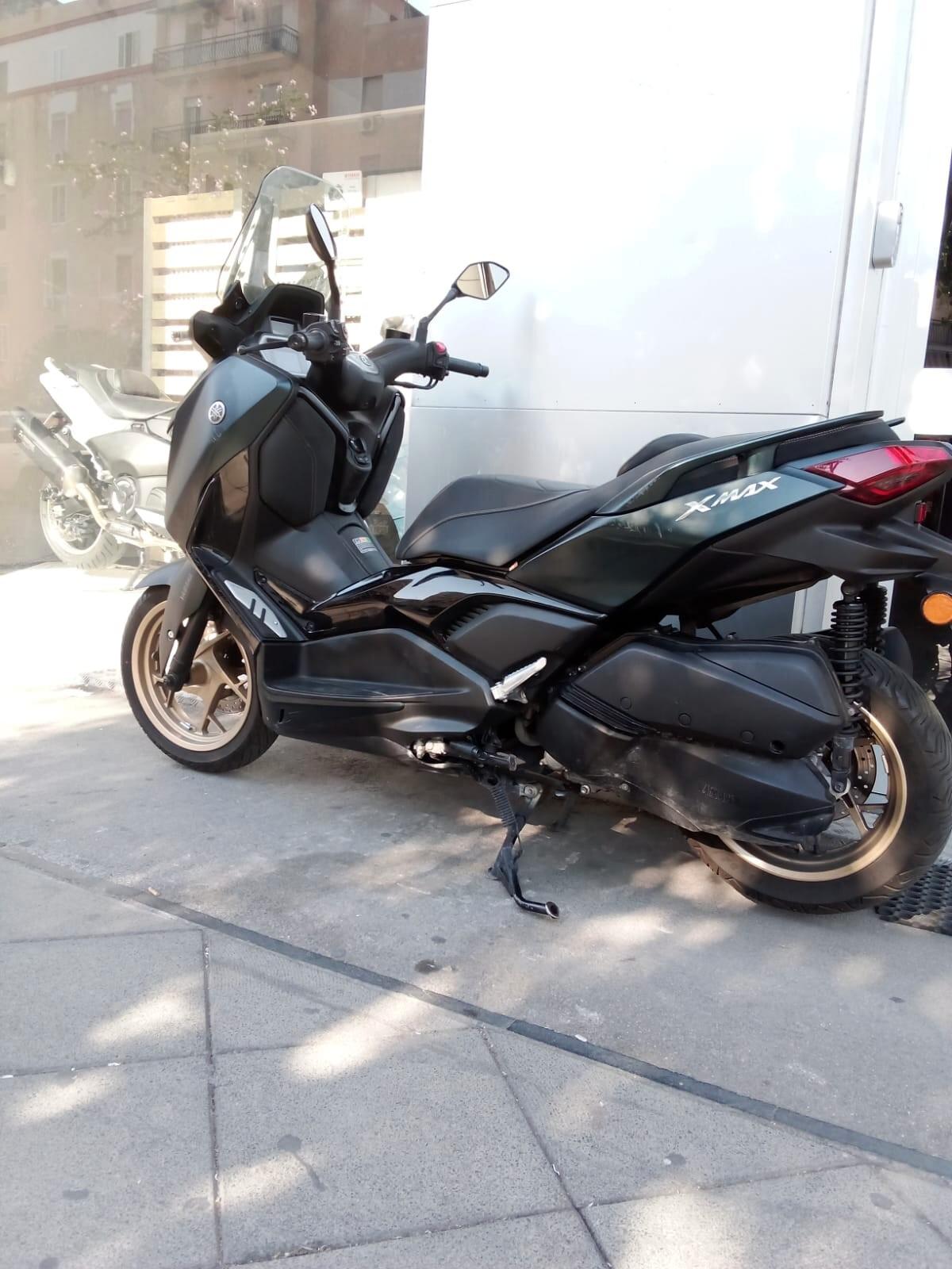 Yamaha X-Max 300 TECH