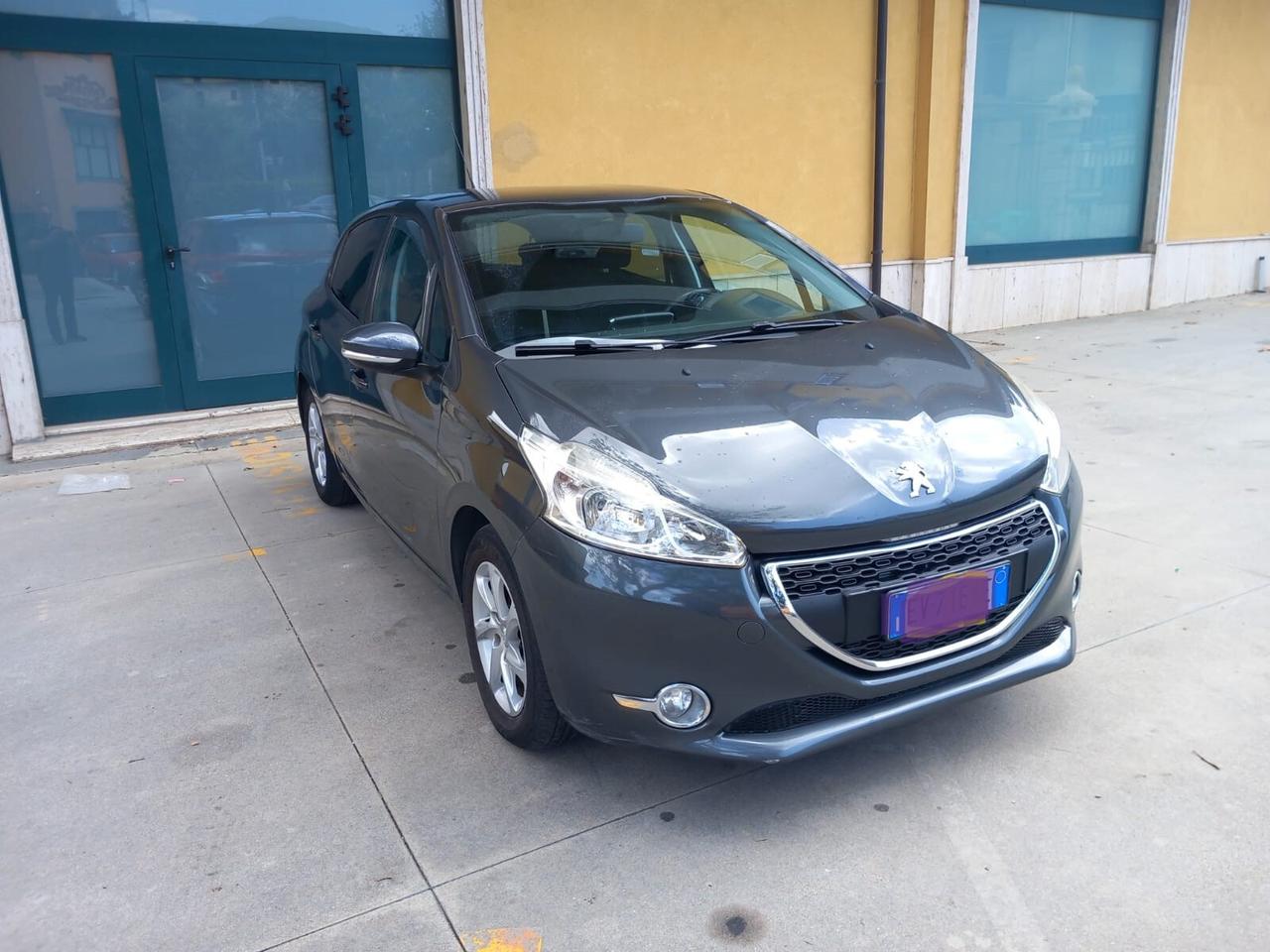 Peugeot 208 1.4 HDi 68 CV 5 porte Allure