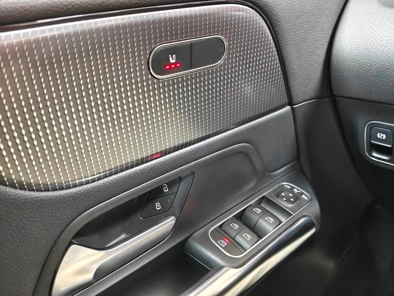 MERCEDES GLA (H247) GLA 200 d Automati...