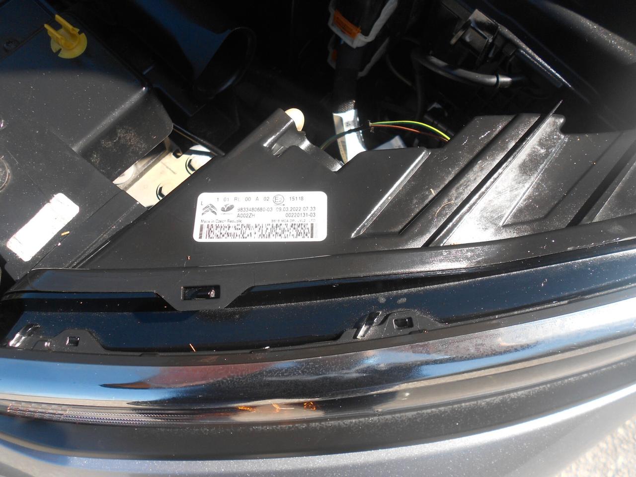 C3(my'23)1.2ie(BI-COLOR,LED,CRUISE,SENSORI)5posti