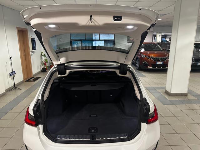 BMW 318 d 48V Touring Luxury