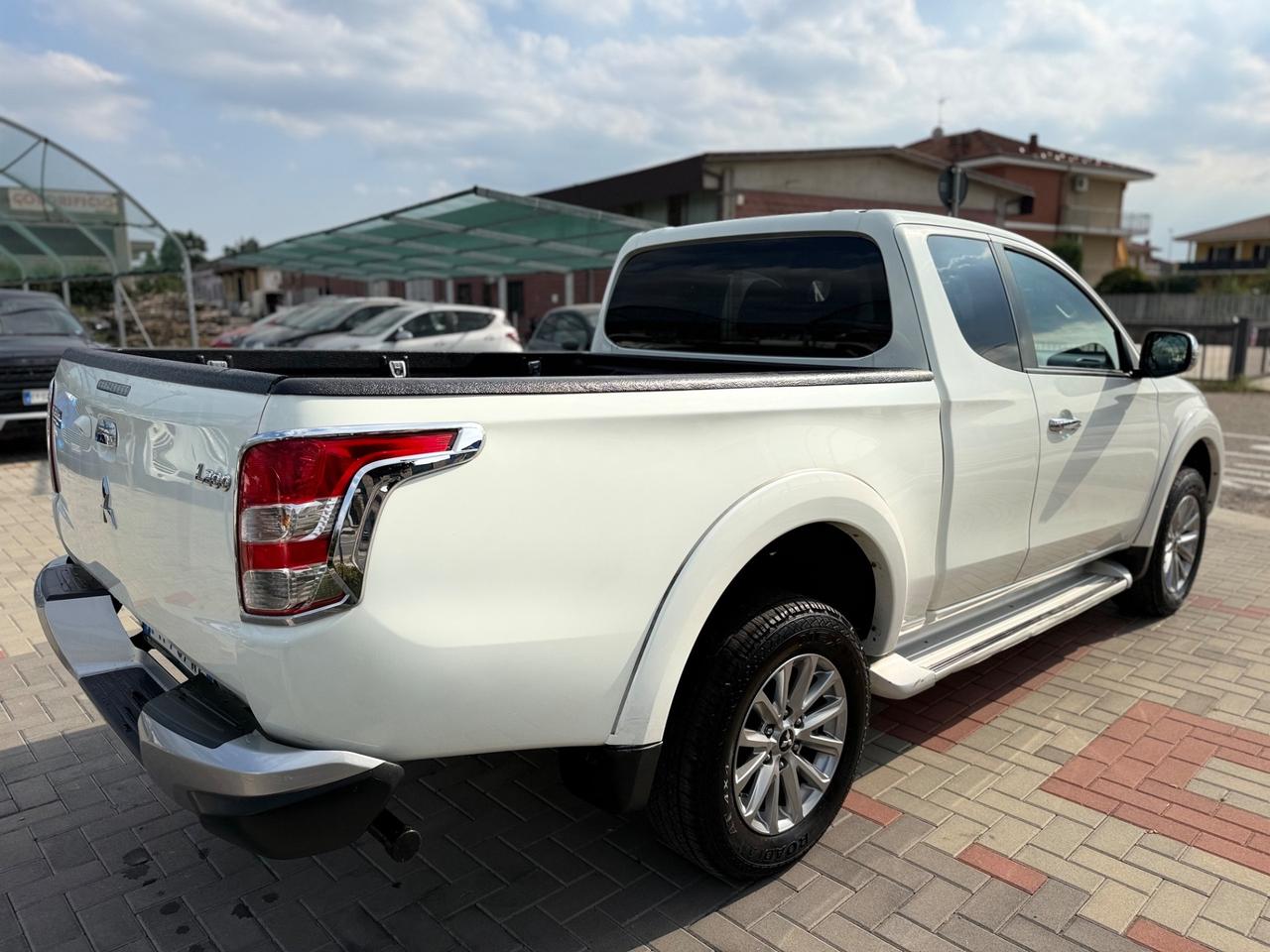 Mitsubishi L200 2.4 DI-D/181CV Club Cab Intense Hp Mivec SDA