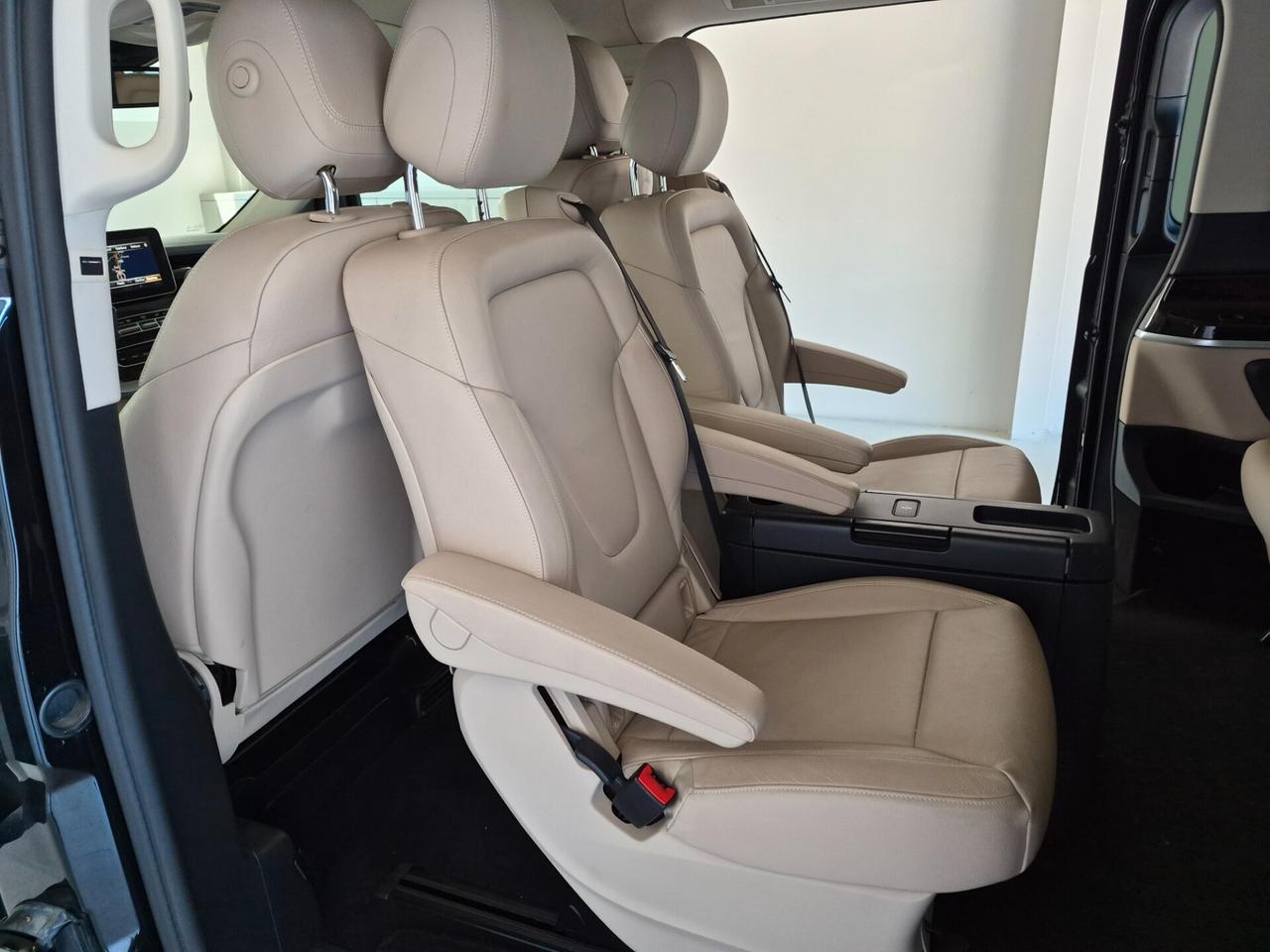 Mercedes-Benz V 220D AUTO PREMIUM BUSINESS LONG LED PELLE NAVI 7 POSTI CLIMA AUTO V. PRIVACY PREZZO + IVA AL 22%