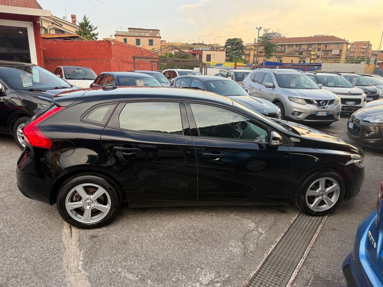 V40 D4 Momentum-unipro-rate-E6