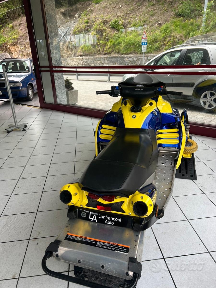 Motoslitta yahama r1