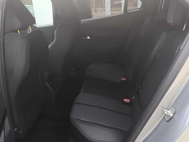 Peugeot 2008 PureTech 130 S&S EAT8 GT