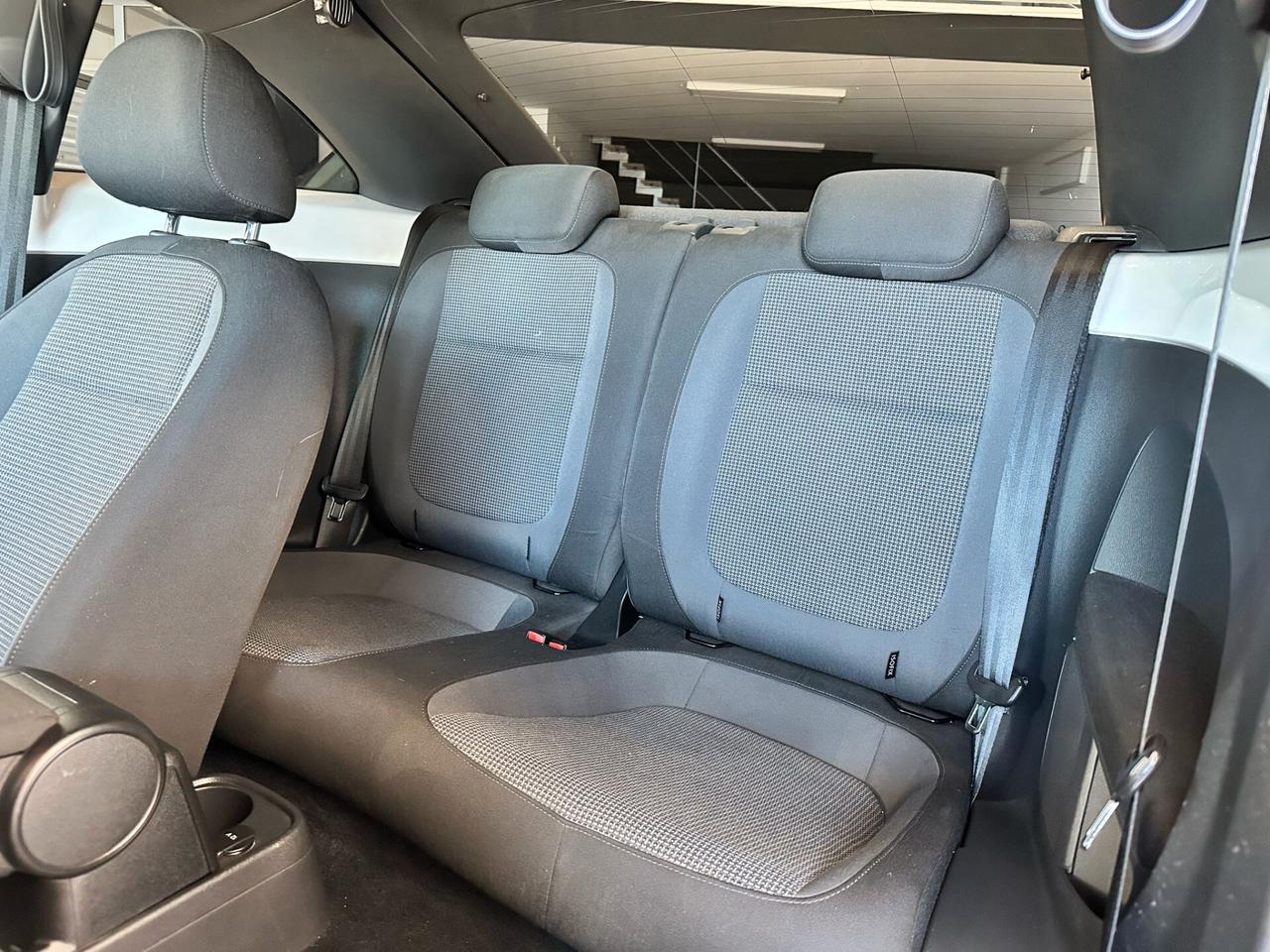 Volkswagen Maggiolino 1.6 TDI 105 CV Design 2012