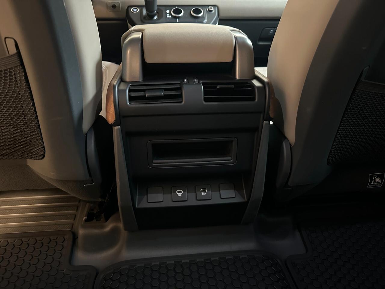 Land Rover Defender 110 3.0D I6 200 CV AWD Auto SE