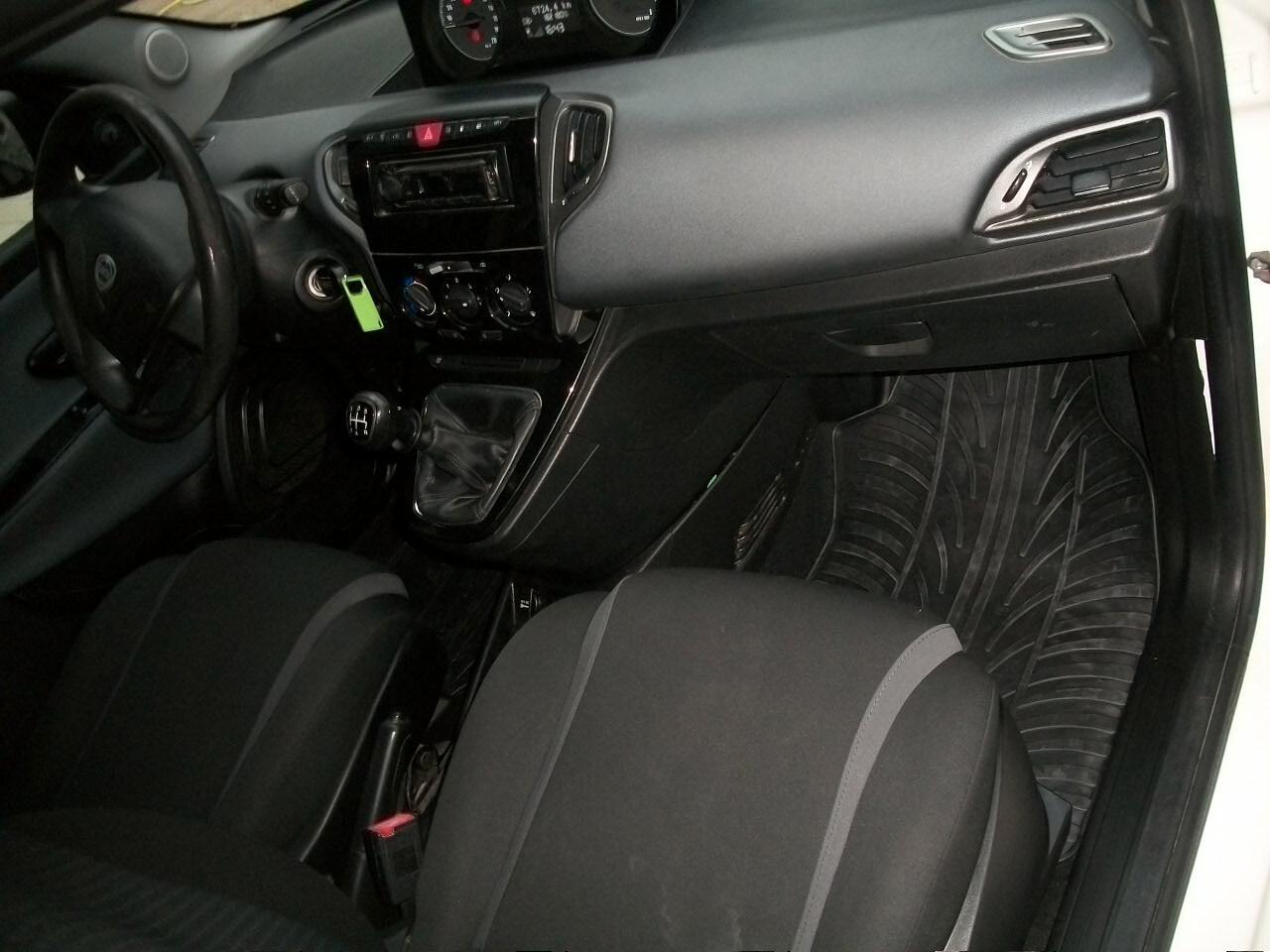 Lancia Ypsilon 1.2 69 CV 5 porte GPL Ecochic Gold DEL 2017 UNICO PROPRIETARIO MONTATO DALLAFABRICA LANCIAGARANZIA UN ANNO