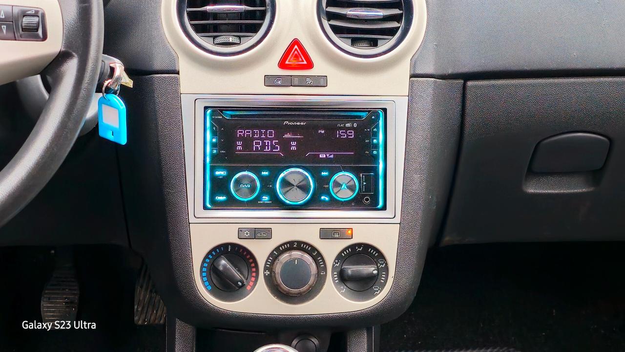Opel corsa ok neopatentati garantita 12 mesi