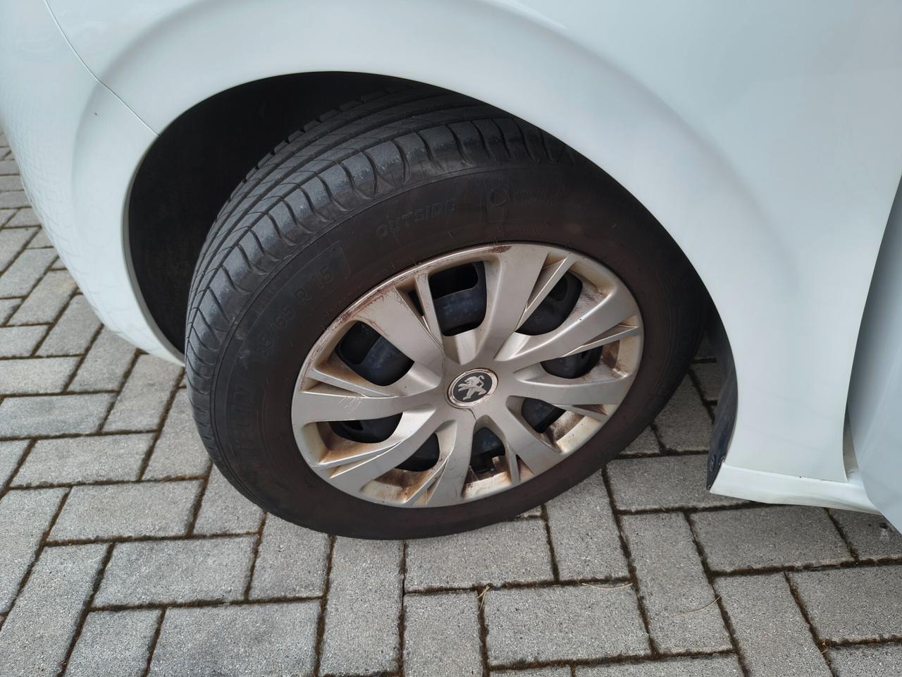 Peugeot 208 PureTech 82 5 porte Allure