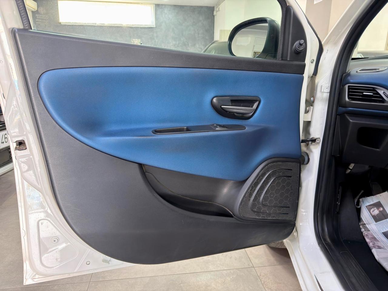 Lancia Ypsilon 1.2 69cv GPL Silver 2016