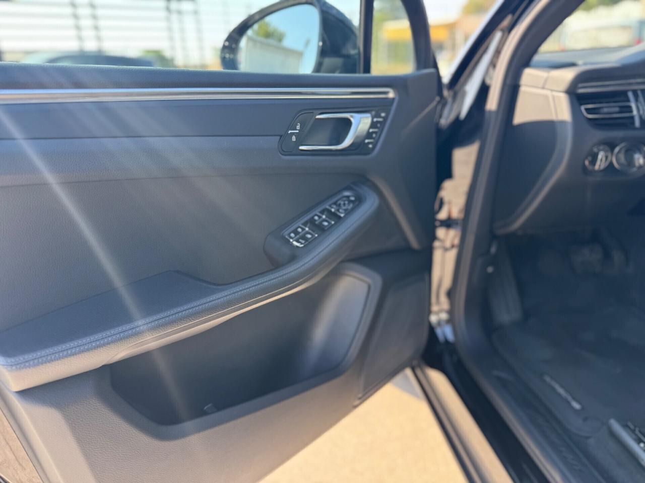 Porsche Macan 2.0 pari al nuovo