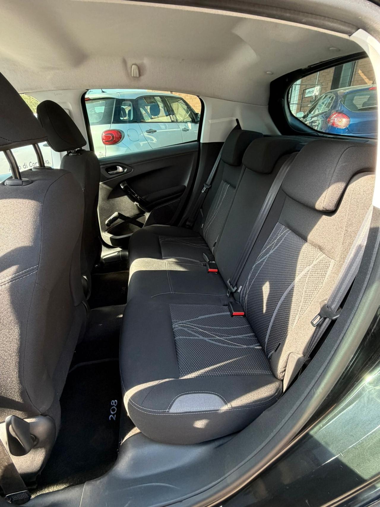 Peugeot 208 1.4 HDi 68 CV 5 porte Active Neopatentati
