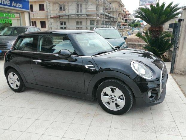 MINI 1.5 COOPER D BUSINESS cambio automatico