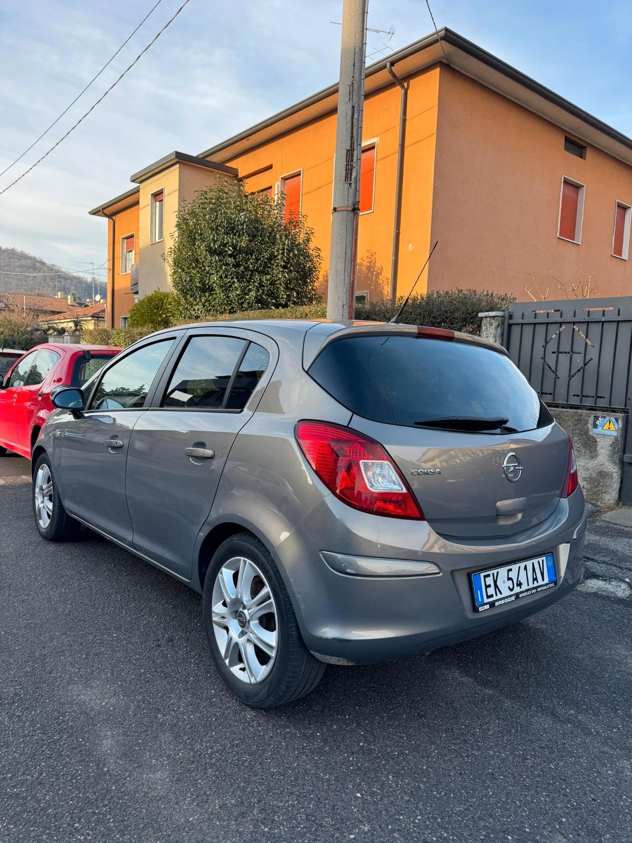 Opel corsa 1.2 benzina 2011 70k km
