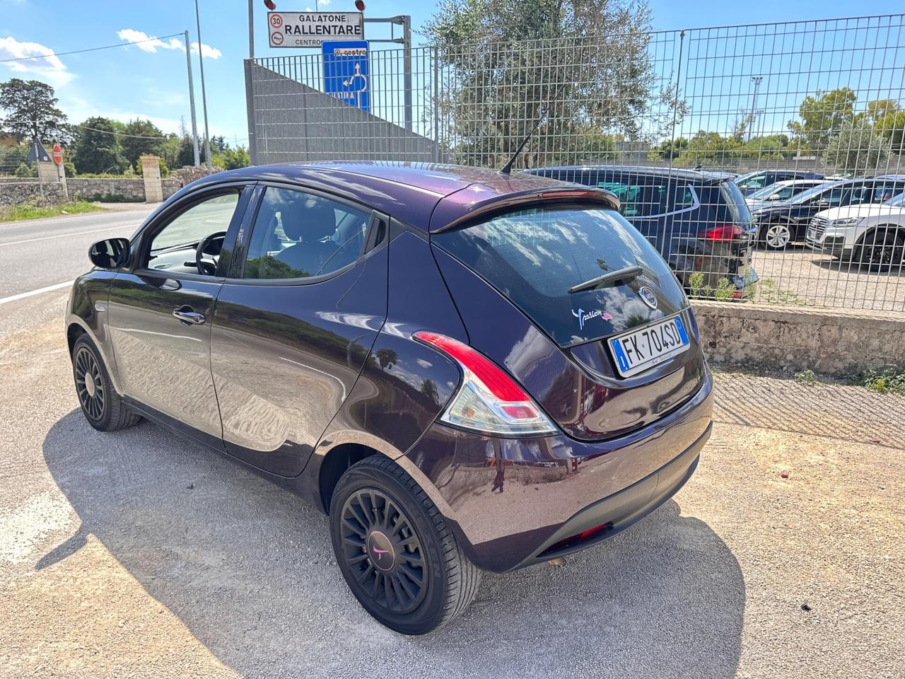 Lancia Ypsilon 1.3 95 cv elefantino viola-Mod.2014